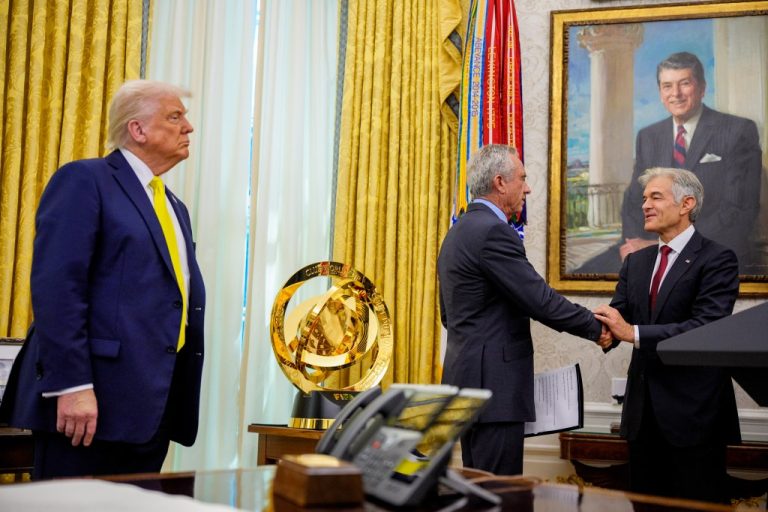 Dr. Oz's Swearing In Ceremony Ends When Girl Faints In Oval Office