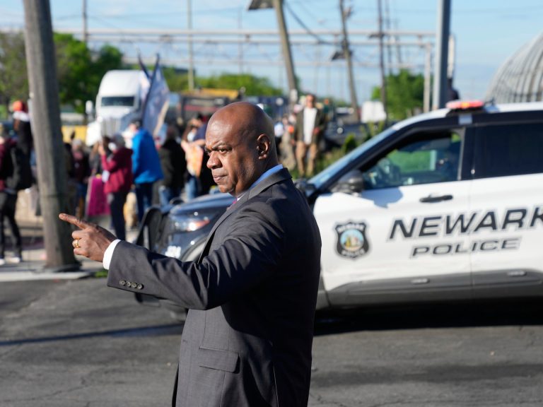 Newark Mayor Ras Baraka arrested during ICE detention centre protest | Migration News