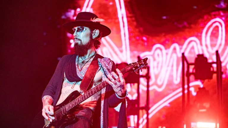 'No Chance' Jane's Addiction Reunite After Onstage Fight