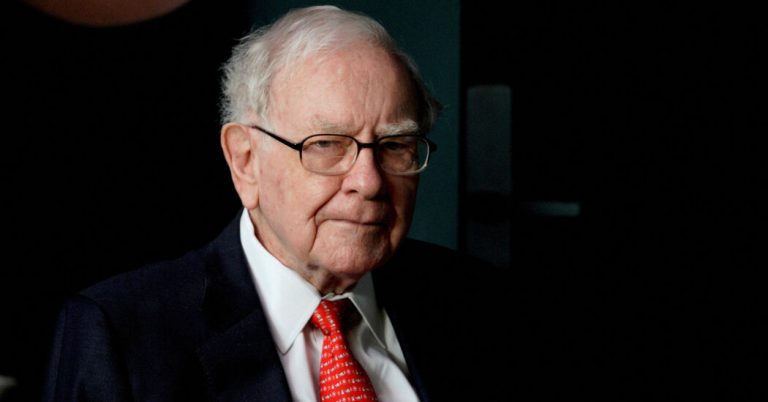 Warren Buffett Says He Plans to Step Down as Head of Berkshire