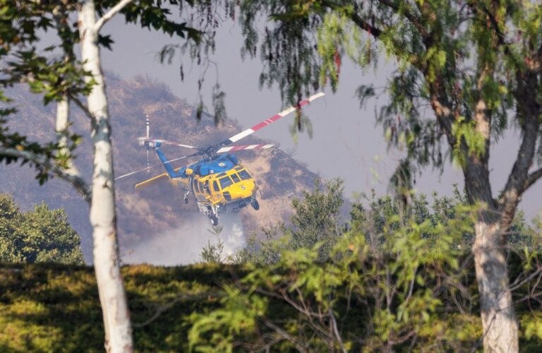 Canyon Fire Near Magic Mountain Prompts Emergency Proclamation Canyon Fire Near Magic Mountain Prompts Emergency Proclamation