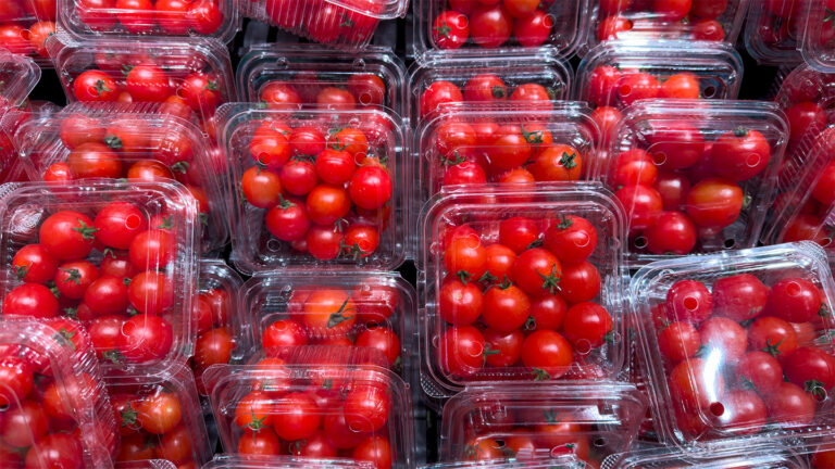 New study links chemical in plastics to fatal heart disease a photo of tomatoes in plastic clam shell packages
