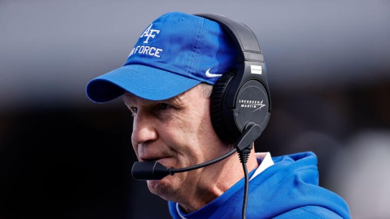 How Air Force navigates college football’s modern era with tradition and tenacity in recruiting How Air Force navigates college football's modern era with tradition and tenacity in recruiting