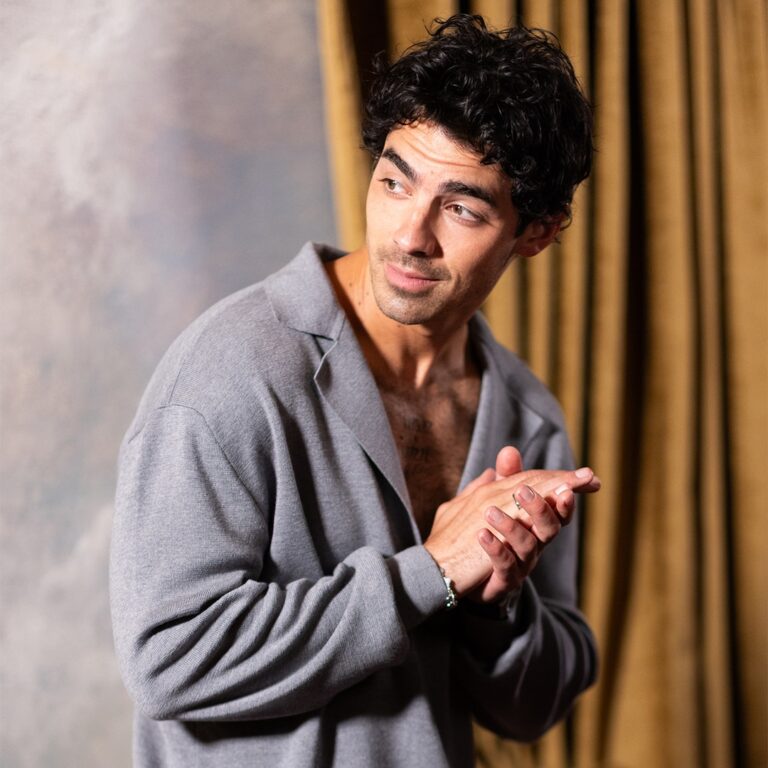 Jonas Brothers’ Christmas Movie Trailer Teases Joe Jonas Romance Jonas Brothers' Christmas Movie Trailer Teases Joe Jonas Romance