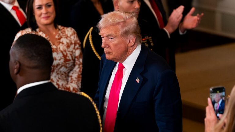 Trump muddles his populist message, worrying supporters Trump muddles his populist message, worrying supporters