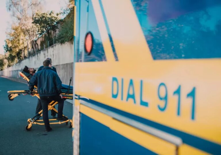 Android phones can now share live video with 911 during emergencies Android phones can now share live video with 911 during emergencies