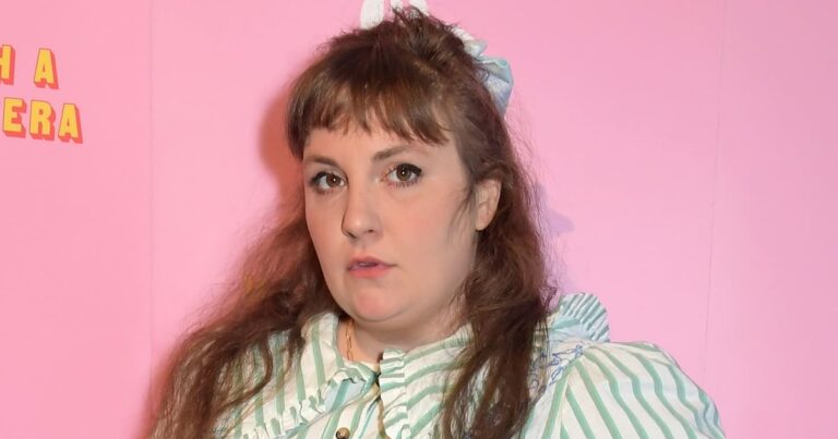 Taylor Swift Friend Lena Dunham on Travis Kelce, Chiefs Game Taylor Swift Friend Lena Dunham on Travis Kelce, Chiefs Game